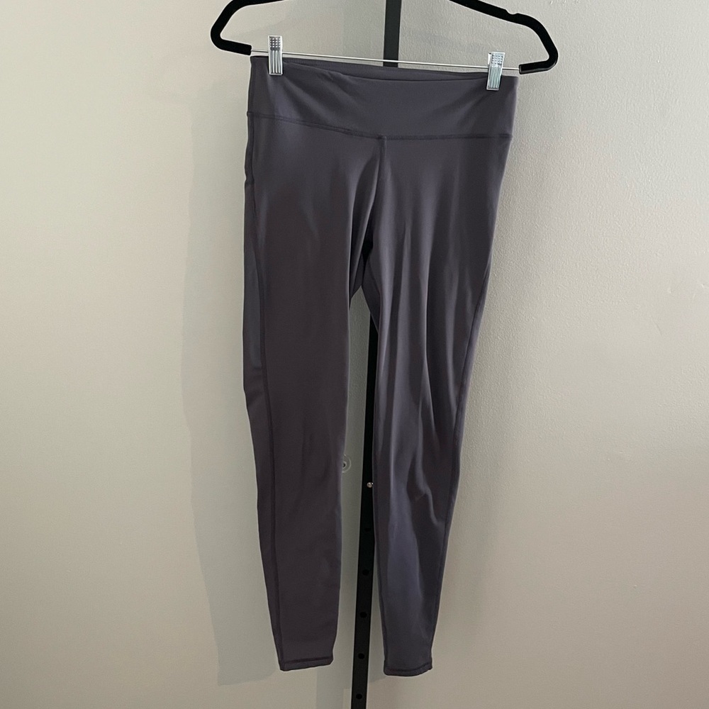 Fabletics Grey 7/8" Length Leggings Size Medium